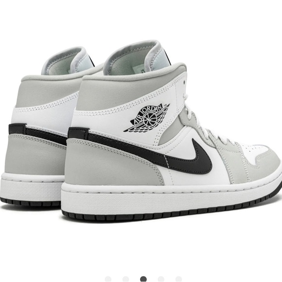 Jordan | Air Jordan 1 Women’s ‘Grey Fog’ Mid - Picture 2 of 11
